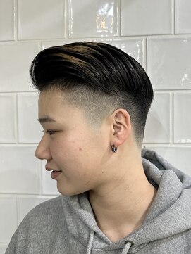 メリケンバーバーショップ フクオカ(MERICAN BARBERSHOP FUK) メンズカットアップバング海外フェードショートバーバースタイル