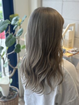 リラ ヘア サロン(rela hair salon) ロング×ミルクティホワイト