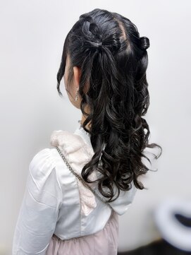 アールエーサロンモノクロ 秋葉原(RA SALON モノクロ) 立体リボンハーフツイン