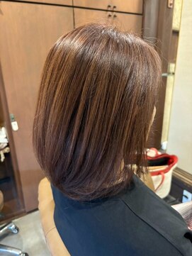 穀雨(Kokuu) グレージュ切りっぱなしボブ前髪ありミニボブミルクティベージュ