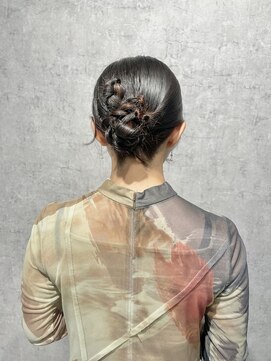 シー(shii..) 《shii../内城》#お呼ばれヘア #タイトアレンジ