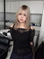 ブランコトレス 鏡島(BLANCO tres)&nbsp;レイヤーカット／イルミナカラー/ホワイトグレージュ