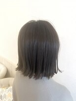 ネオリーブエム(Neolive em;)&nbsp;外ハネ切りっぱなし×透明感カラー　ボブルフ