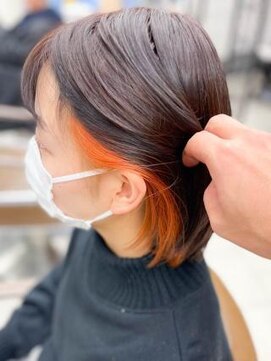 ミーティア バイ クアトロ(Meteor By QUATRO) インナーオレンジ×ショートボブ