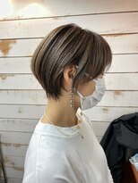 ハーツ(Heart's)&nbsp;白髪ぼかしハイライト大人ショート【髪質改善/脱白髪染め】