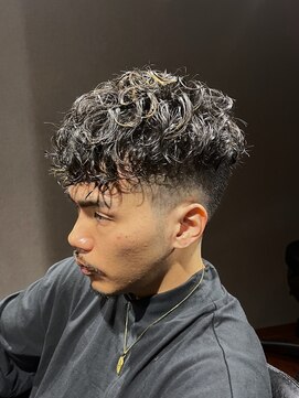 ビーダンディー(Bee dandy) ビジネスツーブロックフェード ショート スペインカールパーマ