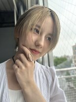 カムジーヘッドカミノウラ(COMEGHEAD KAMINOURA)&nbsp;ベージュカラーショートマッシュブリーチダブルカラー