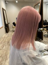 ブリーチを使った透明感あるカラーリング