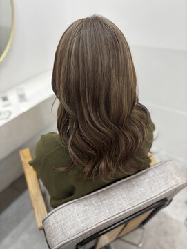 ラビス クローバー(Lovis clover) ミニウルフ　ホワイトグレージュ　チェリーブラウン