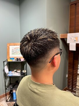 スタンドバーバー 柏(STAND BARBER) スペインカール／スパイキーショート/ブルーブラック/柏