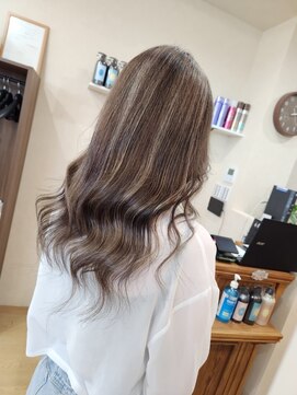ミラシィ 成田(Mirashy) ハイライトカラーミルクティーベージュレイヤーカット