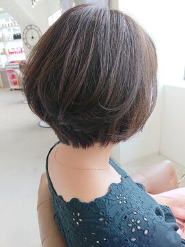 ガーデン バイ イル(GARDEN by illu Co.Ltd) カーキスモーク×グラデーションボブ