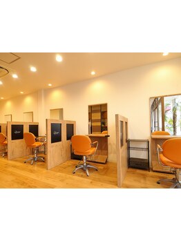 【エイジングケア】仕切りのある席や個室は居心地がよく、リラックスできる空間です☆