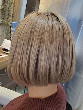 モンプルポ(momp repos) ミニボブ/ショートボブ/前下がりボブ/ミルクティーベージュ
