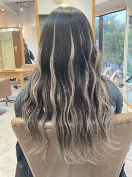 フツーロ 栄(FUTURO) バレイヤージュグラデーション