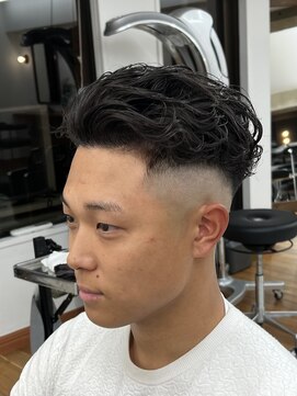 ザデイトウキョウ 表参道 青山(THE DAY TOKYO) MEN’S/サーフカール/刈り上げセンターパート/表参道駅/青山