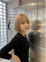 フィグバイアルテフィーチェ(fig by artefice)&nbsp;ミディアム成人式髮型シルバーアッシュ髪型ショート40代髪型
