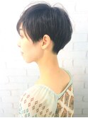 ツーブロック 大人かわいい黒髪ベリーショート