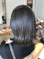 アヴァカブヘアライフ(avacab HAIR LIFE)&nbsp;外ハネミディ/グレージュ