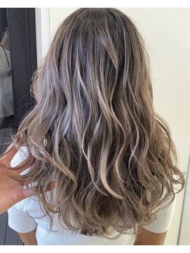 アライブ キチジョウジ(ALIVE Kichijoji) エアータッチバレイヤージュ白髪ぼかし/ケアブリーチハイライト