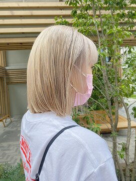 フラム 渋谷(flamme) ブロンドベージュ×切りっぱなしボブ