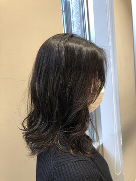 ネオリーブギンザ 銀座店(Neolive GINZA) 低温デジタルパーマで作るセンターパートワンカールヘア