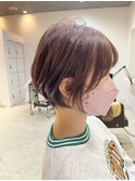 大人可愛いラベンダーアッシュ耳掛け丸みレイヤーショート