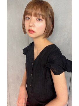 アイユー(ii+U) 耳掛けボブ　ミニボブ　ベージュカラー　切りっぱなしボブ