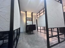 セットブース。半個室のプライベート空間で施術を受けられます。