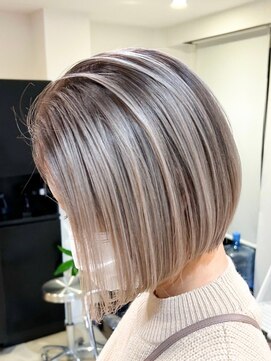 ロイス 渋谷(ROIS) ボブルフ/ネビージュ/小顔/ワンレン/スモーキーアッシュ[渋谷駅]