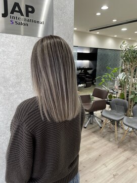 ジャップ(Jap) 2回目バレイヤージュ切りっぱなしレイヤーグレージュ