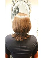 ザジ(ZAZIE)&nbsp;白髪も染まる明るいカラーレイヤースタイル