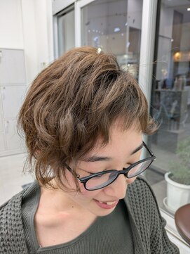 ジパングインスパイア くせっ毛ショートのアシンメトリースタイル