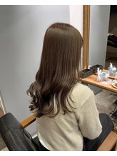 赤みを抑えて透ける大人っぽさ【オリーブベージュ】