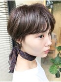 ふんわり束感 大人ハンサムショート