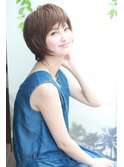横顔美人の誰でも小顔になれる前髪大人ショートヘア