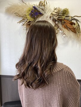 トイロ(TOIRO) ナチュラルグレージュ