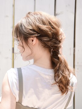 ロアー ヘアー ブリオ(RAWR hair Brio) 【RAWR】大人ゆるポニー_ロングヘアアンジ