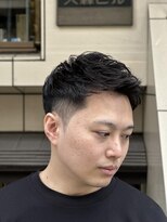 アイロンパーマ　ツーブロック　爽やかショート