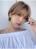 ショート 耳かけ 丸み ハイトーン 顔周り 小顔カット ベージュ
