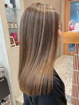 エリマ 横浜西口(elima)&nbsp;横浜西口くびれショートカット白髪ぼかしハイライトカラー30代