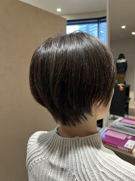 ワン 大船(ONE006) ショートボブ/ボブ/くびれショート/おとなショート/白髪ぼかし