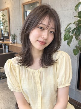 ラナ(LaNA) 柔らかな顔まわりと揺れる外ハネミディ