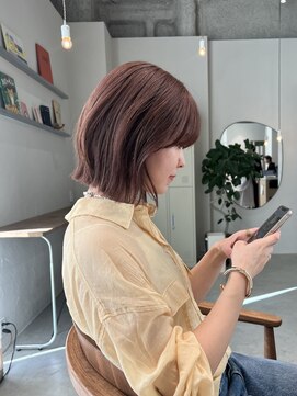 キチ(kici) ラベンダーベージュと切りっぱボブ