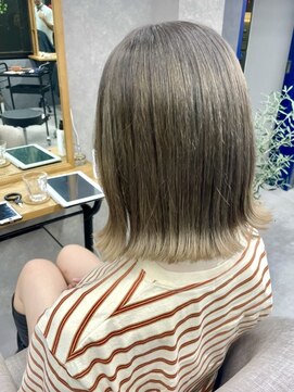 フレーム 博多店(FRAME) 切りっぱなしボブ髪質改善艶髪ミルクティーベージュ【福岡博多】