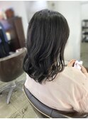 黒髪のミディアム長さは外ハネのヘアスタイル - レイヤーカット