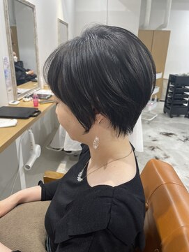 ネイロ 日本橋(NeiRo) 小顔ショートボブハイライトカラー大人ショートカット白髪ぼかし