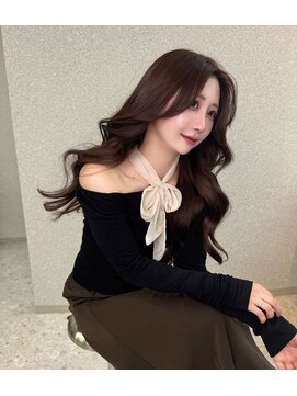 リリー(Lilley) 透明感溢れるくすみベージュ×レイヤーカット×秋色【ayana】