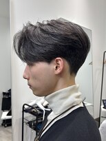 カルム(kalm)&nbsp;毛流れセンターパートニュアンスパーマカルマヘアメンズパーマ