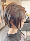 【丸みショートボブで柔らかい印象に】